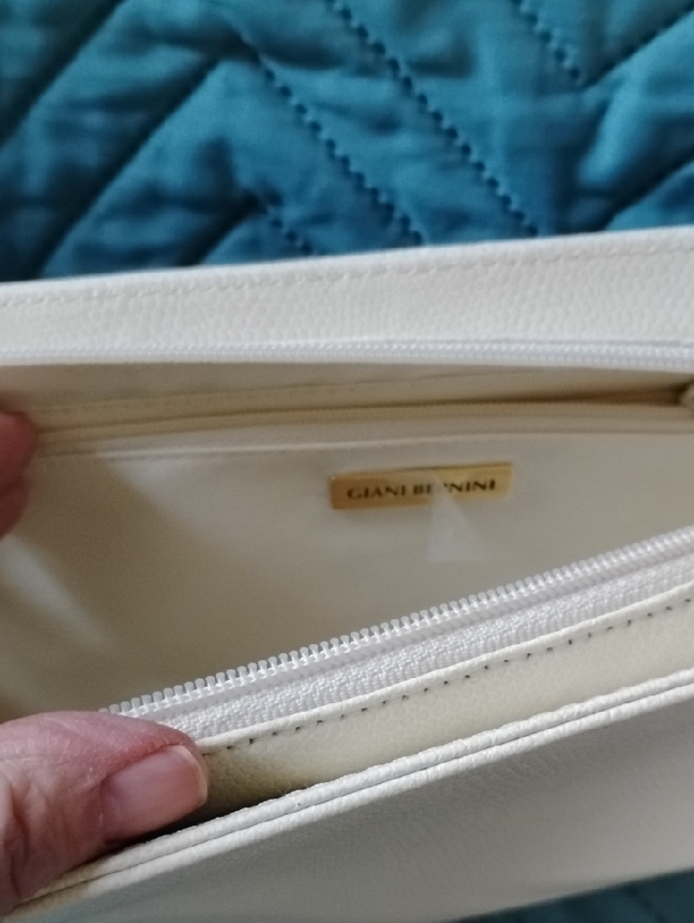 Giani Bernini Women's Crossbody Bag in Cream NWOT - Picture 4 of 10